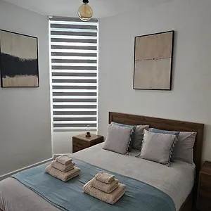 Tower Bridge Spacious King Bedroom With Extra Large Windows , London United Kingdom
